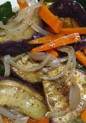 Una foto de Escabeche de zanahoria, cebolla y berenjena