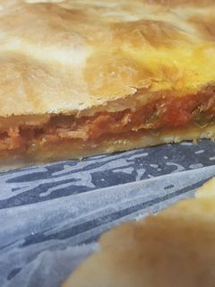 Una foto de Empanada de atún con masa casera