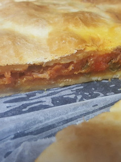 Una foto de Empanada de atún con masa casera