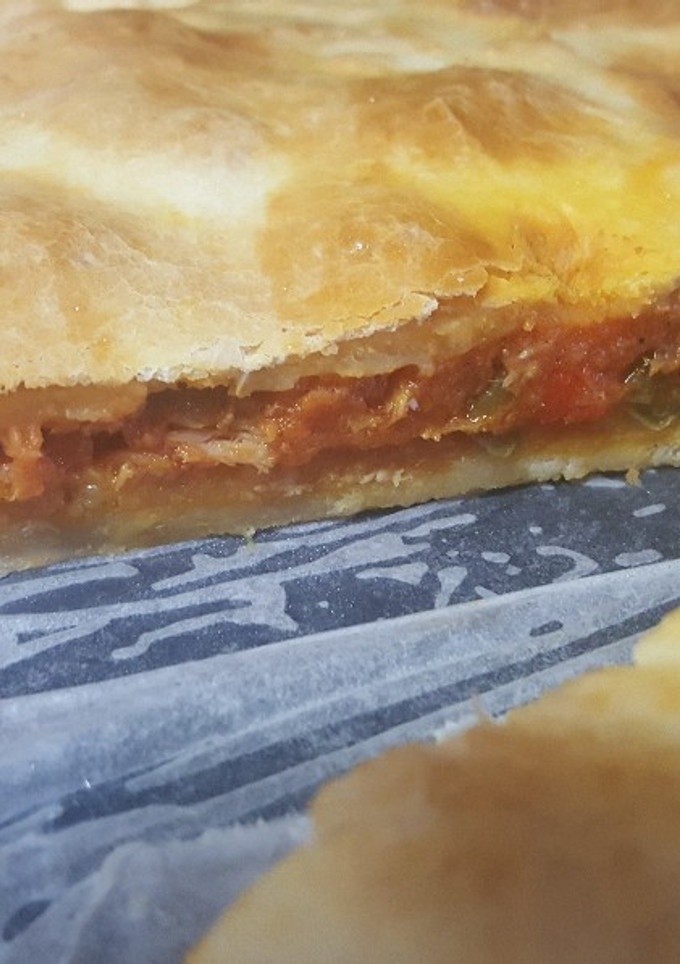 Una foto de Empanada de atún con masa casera