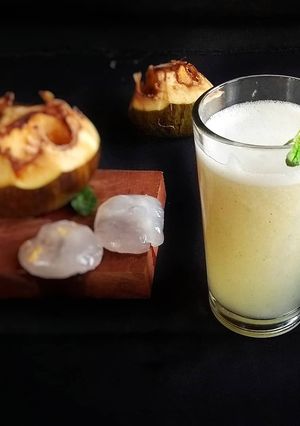 A picture of Iceapple with basil drink.