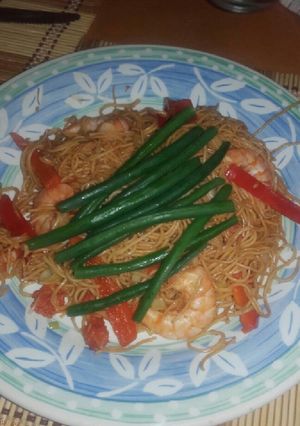 A picture of Ginger and spring onion tiger prawn noodle with green beans.
