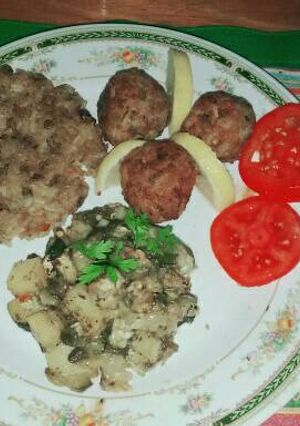 Una foto de Hamburguesas de arroz y lentejas con verduras al horno