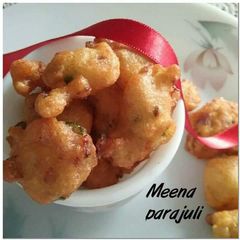 A picture of Moong daal ke mix pakode.