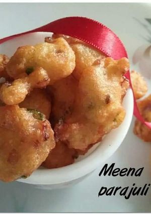 A picture of Moong daal ke mix pakode.