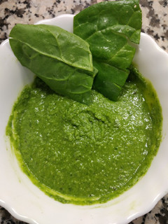 Una foto de Salsa pesto con espinacas