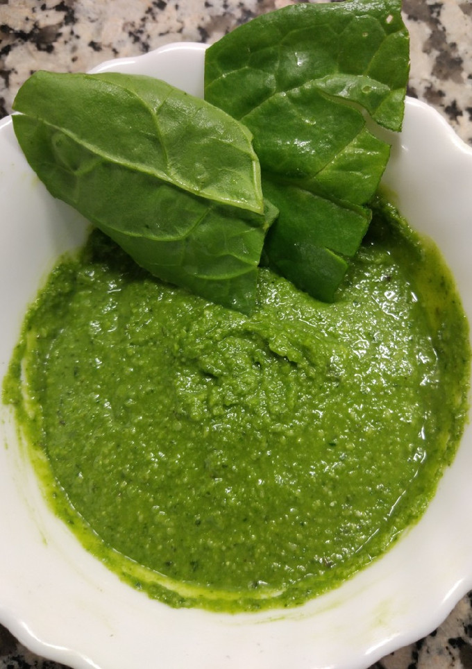 Una foto de Salsa pesto con espinacas