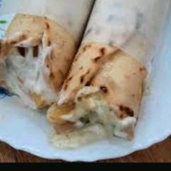 A picture of Shawarma bread and shawarma.