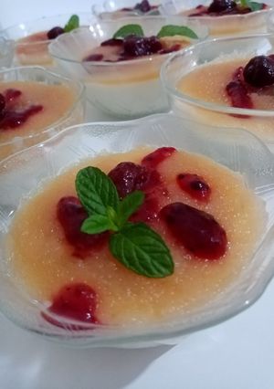 O poză a rețetei Budincă cu piure din mai multe fructe.