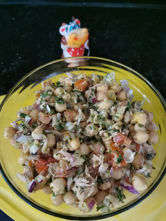 Una foto de Ensalada de Garbanzos!! Fácil y deliciosa