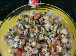 Una foto de Ensalada de Garbanzos!! Fácil y deliciosa
