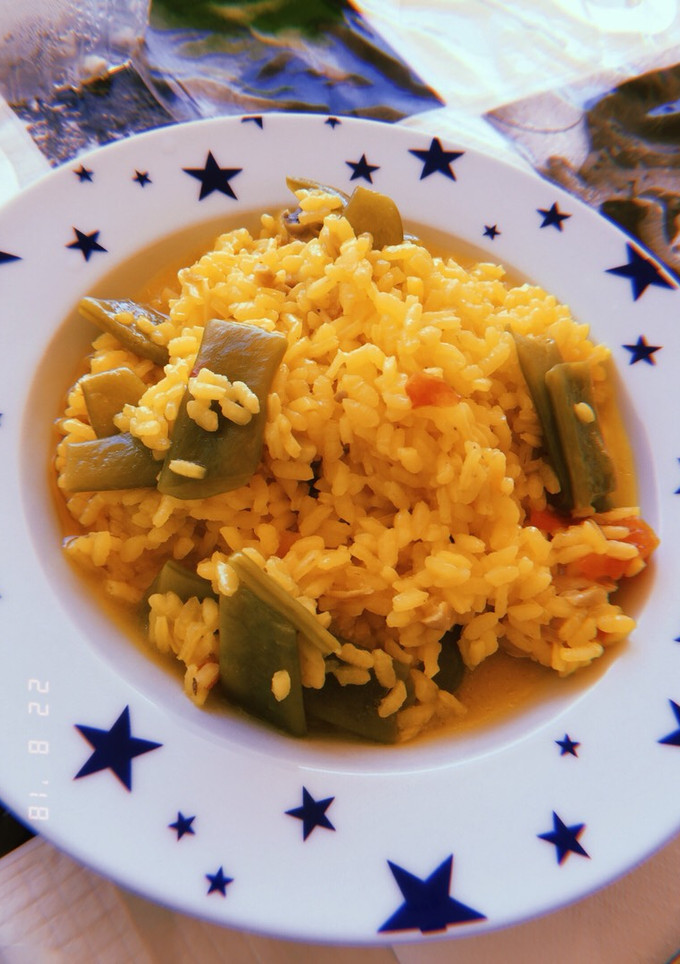 Una foto de Arroz con pollo y bachoqueta