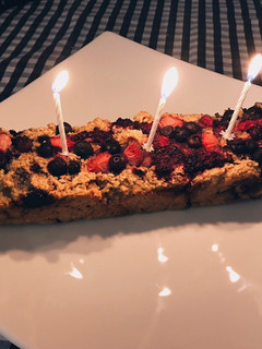 Una foto de Budín de Frutos Rojos con Chocolate amargo