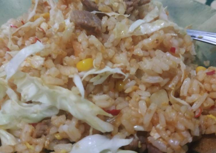Nasi goreng daging sapi plus jagung