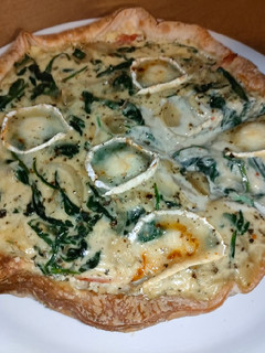 Una foto de Quiche de hojaldre con espinacas y queso de cabra