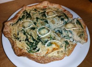 Una foto de Quiche de hojaldre con espinacas y queso de cabra