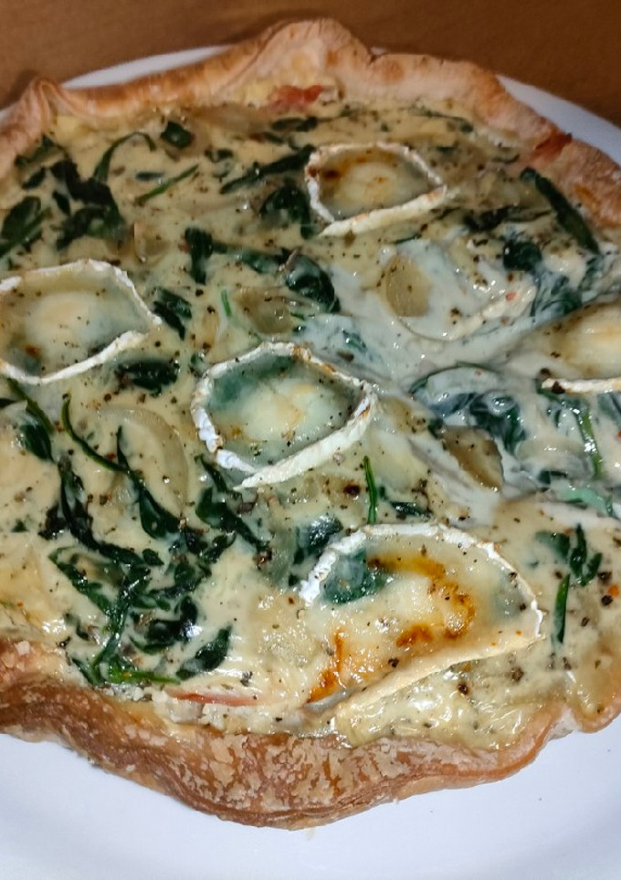 Una foto de Quiche de hojaldre con espinacas y queso de cabra