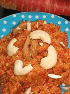 गाजर का हलवा (Gajar ka Halwa recipe in Hindi) रेसिपी मुख्य फोटो