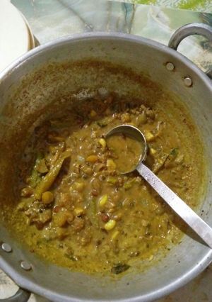 A picture of Garlic Curry | Poondu Kuzhambhu.