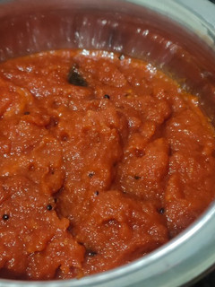தக்காளி சட்னி(tomato chutney recipe in tamil) செய்முறை முக்கிய புகைப்படம்