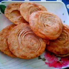 A picture of Khasta Surti Poori Parat Waali.