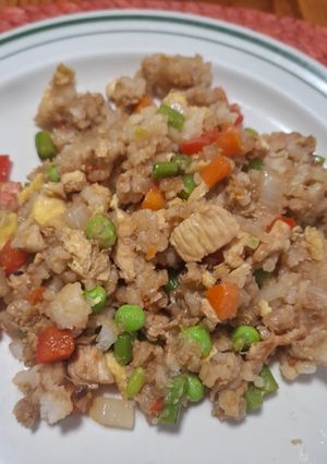 Una foto de Arroz frito con pollo