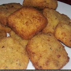 A picture of Bread patties.
