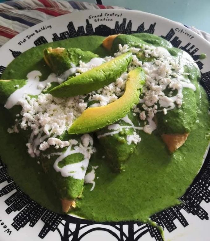 Una foto de Enchiladas con crema de espinacas