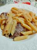 Penne al radicchio e crema al galbanino