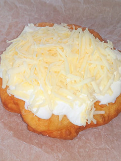 Joghurtos lángos recept fotója