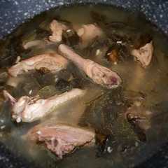 A picture of Sop ayam sayur asin.