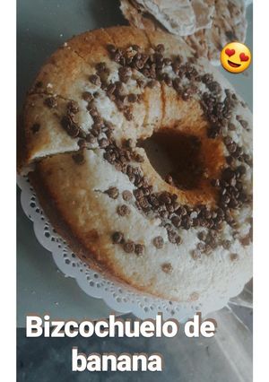 Una foto de Bizcochuelo de banana y chips de chocolate