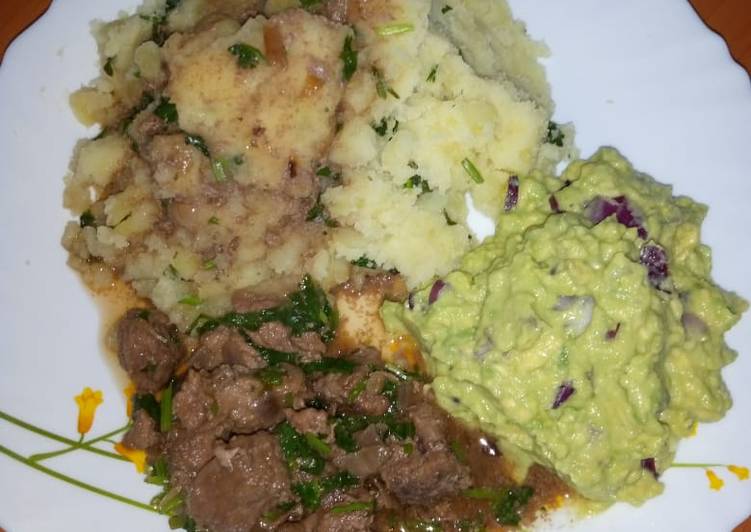 Beef stew served with mashed potatoes and guacamole