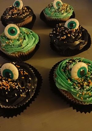 Une photo de Cupcake à la vanille monstres pour Halloween