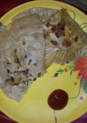 पिज़्ज़ा पराठा (pizza paratha recipe in Hindi) रेसिपी मुख्य फोटो