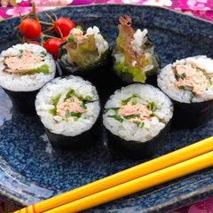A picture of Japanese Tuna Salad Roll.