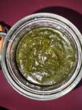 Pesto de rúcula y cilantro con pistachos y cacahuetes