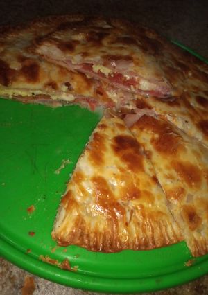 Una foto de Tarta de jamón, queso, tomate y huevo