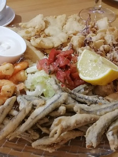 Una foto de Fritura con alioli de leche