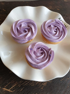 A picture of Vanilla cupcakes.
