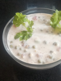 ફણગાવેલા મગ નું રાયતું રેસીપી મુખ્ય ફોટો