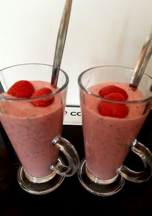 A picture of Vanilla & Strawberry Chia Pudding. 😘.