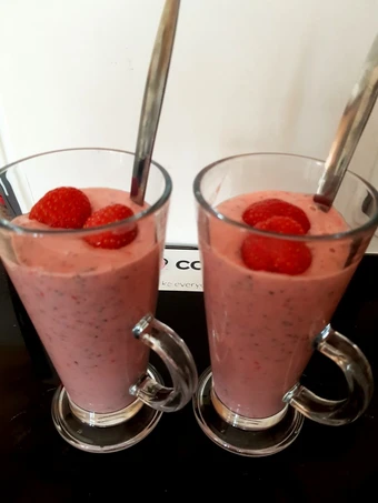 Easy Steps to Prepare Vanilla &amp; Strawberry Chia Pudding. 😘 the Awesome  Makes you drool