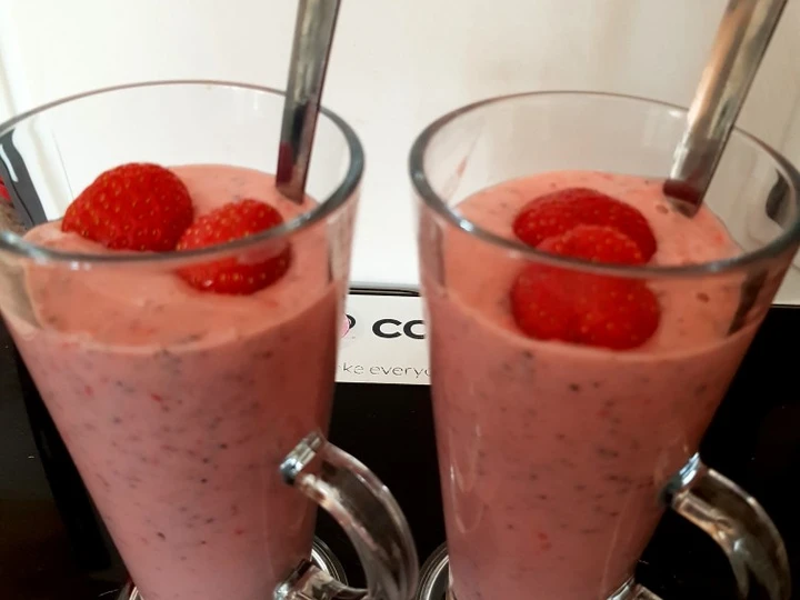 Easy Steps to Prepare Vanilla &amp;amp; Strawberry Chia Pudding. 😘 the Awesome  Makes you drool