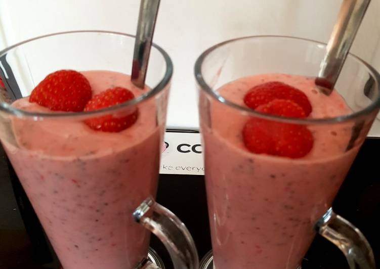 Vanilla & Strawberry Chia Pudding. π