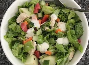 Hình của món Salad gà rau + táo sốt phô mai golden farm.