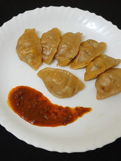व्हेज मोमोज (veg momos recipe in marathi) रेसिपी चे मुख्य फोटो