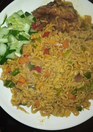 A picture of INDOMIE with chicken.