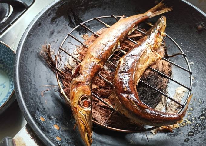 Resep Cara Membuat Ikan Asap Sendiri Oleh Dapur Cimoetz Cookpad