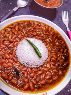 कश्मीरी राजमा मसाला (Kashmiri rajma masala recipe in Hindi) रेसिपी मुख्य फोटो